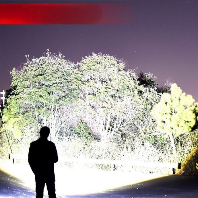 ⁦مصباح يدوي LED عالي الطاقة 30 واط مع بطارية ليثيوم 18650⁩ - الصورة ⁦4⁩