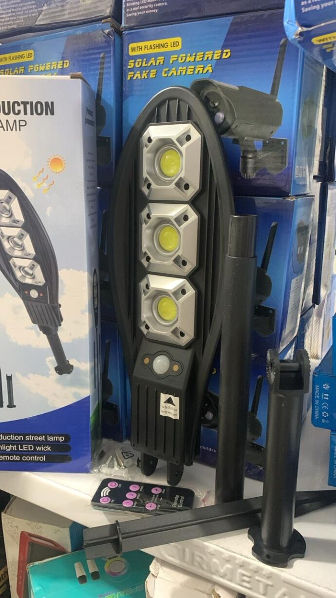 ⁦مصباح جداري شمسي LED بقوة 2000 واط +مستشعر حركة PIR+مقاوم للماء ☀️💡⁩ - الصورة ⁦9⁩