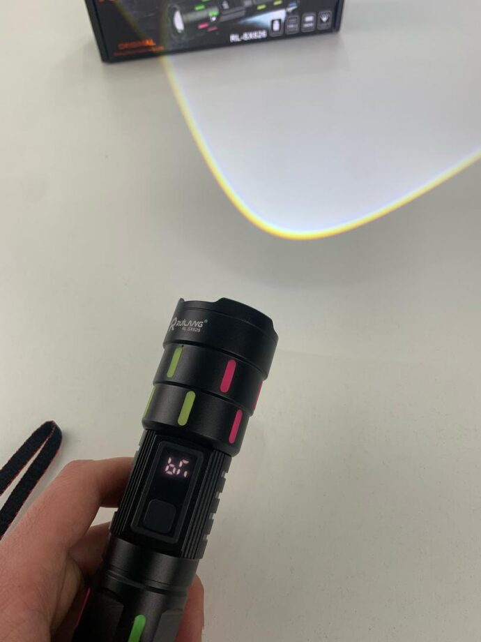 ⁦مصباح يدوي LED بتكبير تلسكوبي+أشرطة مضيئة فلورية للرؤية في الظلام⁩ - الصورة ⁦4⁩