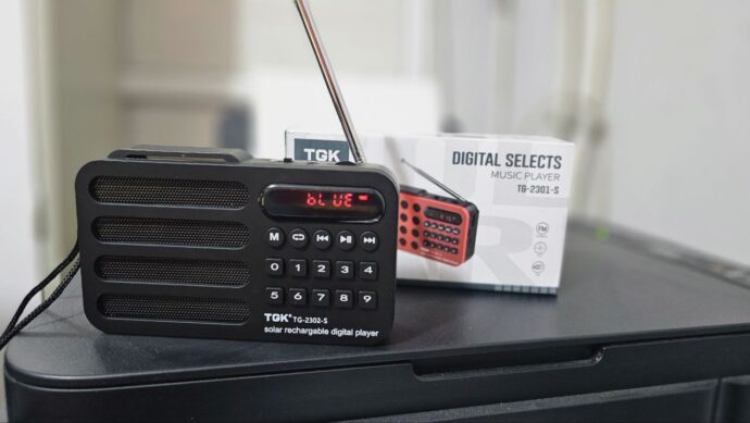 ⁦راديو محمول بلوتوث يعمل بالطاقة الشمسية مع منفذ USB ويدعم بطاقة ذاكرة وFM⁩ - الصورة ⁦4⁩