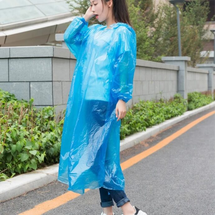 ⁦بونشو شفاف بقبعة واقٍ من المطر للكبار – حماية طارئة ضد البلل 🌧️🧥⁩ - الصورة ⁦5⁩